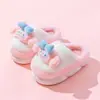 Novas pantufas de algodão infantis estilo 2026, outono e inverno, design fofo de princesa, pantufas quentes para casa, pantufas fofas combinando para pais e filhos
