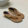 Chanclas Koreanas con Remaches para Mujer 2026 Nuevas Sandalias de Moda de Verano para Uso en Exteriores Sandalias de Cuña Dedo Plano