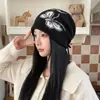 Gorro de punto para mujer para otoño e invierno, nuevo gorro tipo beanie con protección para las orejas, cálido y versátil, hace que la cara se vea más pequeña, moderno gorro para ir al trabajo con lazo de mariposa en la parte trasera