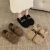 Plus veludo estilo coreano slip-on inverno interno aumento de altura sapatos de algodão fivela de couro 2026 dois usos sapatos peludos femininos quentes