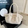 Bolso de felpa transfronterizo 2026 nuevo, lindo y de gran capacidad, diseñado para llevar debajo del brazo o al hombro, un bolso tote elegante para mujer