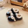 Sapatos de Pele Birken Fashion Franceses 2025 Inverno Novo Estilo Coreano Meninas Laço Pompon Forrados com Lã Quentes Sapatos de Algodão