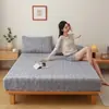 Lençol de Taffetá com Veludo Ajustável Três Peças Cobertura de Colchão Veludo Coral Lã de Inverno Lençol de Cama Colcha Universal para Todas as Estações