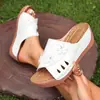 Nuevas sandalias casuales cómodas de estilo europeo y americano, para mujer, talla grande, sin cordones, con estampado floral, para uso en exteriores, disponibles al por mayor