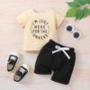 Ropa de bebé de estilo occidental para primavera y verano, para hombre y mujer, con top de manga corta y letras estampadas + pantalones cortos de color liso, multicolor