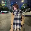 Bufanda de Mohair con Pompones Arcoíris Suave Estilo Japonés para Mujer, Chal Cuadros Grueso Cálido de Invierno Versátil para Estudiantes, Calentador de Cuello