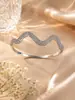 Superficie Ondulada Incrustada con Circonita, Pulsera Personalizada de Moda, Lujo Ligero de Moda, Accesorio de Mano Geométrico de Nicho Minimalista