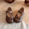 Sapatos de Princesa Cor Sólida Estilo Doce para Meninas 2026 Primavera e Outono Novos Sapatos Pequenos de Couro Versáteis Bico Redondo Sapatilhas de Solado Macio