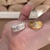 Anéis Vintage com Anéis e Diamantes para Meninas Design de Nicho Luxo Leve Branco Elegante Exquisito Círculo Anel de Dedo Versátil