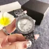 Reloj Nuevo Reloj Redondo Retro para Mujer, Esfera Pequeña de Lujo Ligero de Nicho, Reloj de Moda Vintage con Incrustaciones de Diamantes para Mujer