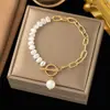 Accesorio de Collar Fragmentado de Perla y Acero de Titanio Estilo Chanel, Joyería de Lujo Ligero de Dongguan para Mujer, Cadena para Clavícula con Diseño de Nicho de Alta Gama