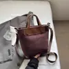 Bolso Pequeño Retro de Moda Transfronterizo para Mujer, Nuevo Bolso Cruzado para Teléfono Primavera y Otoño 2026, Bolso Cubo Marrón de Alta Gama