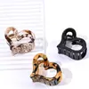 Pinza de Agarre para Cabello con Forma de Corazón Hueco Mediano de 5 cm Estampado de Leopardo Personalizado Pinza para el Cabello de la Parte Posterior de la Cabeza Cola de Caballo Semialta Pinza de Tiburón