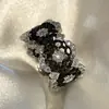Anel de Renda Preto e Branco de Alta Qualidade para Mulheres com Abertura Ajustável, Estilo Frio, Nicho, Luxo Leve, Versátil, Malha Vazada