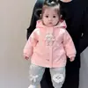 Casaco corta-vento com capuz e bordado de letra de coelho fofo para bebê e criança pequena, manga raglan doce, jaqueta infantil para atividades ao ar livre, jaqueta para passeios