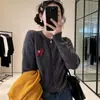 Casacos novos de primavera e outono para mulheres: um cardigã de tricô pequeno e vermelho com decote redondo, perfeito para usar sobre outras roupas
