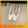 Sapatos Rasos Elegantes Cinza de Bico Quadrado Estilo Francês Peludos para Mulheres, Lançamento Outono e Inverno 2026 Slip-On Nicho Retro Flats