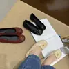 Sapatos Rasos Quadrados Delicados e Elegantes com Fivela Floral para Mulheres, Mocassins de Solado Macio para Combinar com Saias, Estilo Mary Jane