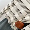 Foto real de camiseta de manga larga a rayas de bloques de color estilo coreano para mujer, adecuada para primavera y otoño, versión coreana, corte holgado, top corto básico