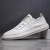 Comércio Exterior Atacado Sapatos Masculinos, Estilos Primavera e Outono, Tênis Casuais de Cano Baixo Brancos Modernos e Simples, Respiráveis e Leves para Uso Externo