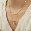 Estilo ins francés elegante simple personalidad joyería colgante cuadrado incrustado diseño de fritillaria collar bañado en oro de acero de titanio