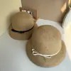 Chapéu Luminária Novo Estilo com Laço Pequeno para Mulheres, Chapéu de Palha com Proteção Solar de Verão, Chapéu Bucket de Palha de Ráfia com Trança Fina, Chapéu de Sol Tendência