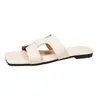 Sandalias planas de color liso de gran tamaño nuevas para mujer, estilo europeo y americano, adecuadas para usar al aire libre, tejidas, casuales, sandalias de playa versátiles