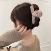 Pinza para el pelo de felpa con color Maillard Clip de tiburón de principios de otoño Pinza grande versátil exquisita Tocado Accesorios para el cabello de lujo accesibles