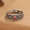 Abanico literario de apertura hecho a mano con patrón Xiangyun incrustado en anillo de ágata rojo del sur patrón étnico auspicioso retro anillo de comida