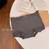 Nova Roupa Íntima Jacquard de Algodão Puro com Estampa Escura para Todas as Estações para Meninas Cintura Média Macia Aderente ao Corpo Cobertura do Quadril Boxer de Seda de Amora no Fundilho para Mulheres