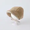 Gorro de estilo coreano para bebés y niños pequeños, sombrero moderno y versátil que cubre las orejas, nuevo sombrero retro de cuadros grandes para otoño/invierno para bebés