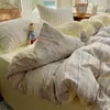 Juego de ropa de cama de cuatro piezas de gasa de doble capa de algodón lavado Clase A, simple y fresco, para estudiantes de dormitorio, juego de funda de edredón de tres piezas
