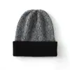 Novo gorro de malha jacquard em blocos de cor outono e inverno, gorro grosso de frio masculino para atividades ao ar livre, chapéu de lã feminino moderno versátil com proteção para as orelhas