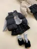 Conjunto de invierno para niñas 26 nuevo estilo coreano casual cuello versátil chaleco de algodón y falda de lana floral elegante para niñas, envío directo