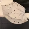Sombrero de Pescador Blanco con Lunares Blancos y Pliegues Estilo Japonés para Mujer, Nuevo Estilo de Verano, Dulce Sombrero de Protección Solar para Viajes al Aire Libre