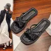 Novas sandálias baixas de verão femininas, estilo francês fada moda confortável ao ar livre laço sandálias de praia