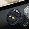 Anel de zircônia cúbica em formato de coração com padrão de mola espiral minimalista, uma peça nova e fashion para mulheres, adequado para uso diário e versátil em estilo, com abertura ajustável