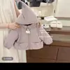 Jaqueta acolchoada de algodão para meninas, forrada com fleece e espessa, novo estilo 2026, casaco de algodão quente para crianças com capuz, agasalho para bebês, novo estilo chinês