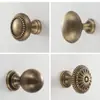 Venda Direta de Fábrica de Puxadores de Porta de Armário de Latão Estilo Vintage, Puxadores de Gaveta de Armário Bronze Antigo Estilo Creme de Luxo Leve com Furo Único