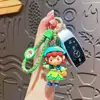 Llavero de elfo recogiendo flores de dibujos animados creativo muñeca de niña linda colgante para mochila de estudiante pequeño regalo al por mayor