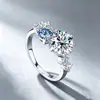 Anillo de moissanita S925 de plata de ley con diseño de nicho transfronterizo europeo y americano, contraste azul y blanco, moderno, lujo ligero, anillo de compromiso versátil