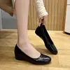 Sapatos Femininos 105 Cor Nude Salto Escondido Plataforma Couro Envernizado 2026 Confortáveis para o Trabalho Slip-On Bico Redondo Salto Alto 5CM