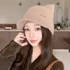 Nuevo gorro de punto con pico de pato de pelo de conejo coreano para mujer en invierno, cálido y a prueba de viento, hace que la cara se vea más pequeña, adecuado para uso en exteriores