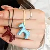Lindo y Juguetón Esmalte Tridimensional de Pony Collar para Mujer 2025 Nuevo Estilo Accesorio de Cuello Cadena de Suéter Única de Nicho Otoño e Invierno