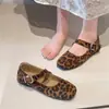 Zapatos planos Mary Jane de nuevo estilo para otoño con punta poco profunda, modernos y versátiles para vestidos, colección 2026