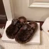Faixa de Cabelo Fofa com Estampa de Leopardo Pantufas de Pelo Roupa Feminina para Exterior 2026 Estilo Coreano Novo Outono/Inverno Solado Grosso Laço Pantufas de Algodão da Moda