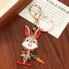 Llavero Colgante de Conejo con Zanahoria Incrustado de Diamantes de Dibujos Animados, Lindo y Animado Accesorio para Bolsos, Pequeño Regalo para Novia o Mejor Amiga