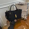 2026 Nova Bolsa de Mão Retro Casual de Outono Bolsa de Ombro Bolsa Transversal Feminina Simples de Grande Capacidade Bolsa Tote para o Dia a Dia