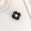 Clip de flor francês romântico mais vendido transfronteiriço alta qualidade pérola pequeno aroma cabelo pinça de tubarão fabricantes atacado