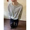 Camiseta Listrada Simples Versátil Retro Americana Nova de Primavera e Verão Unissex Manga Longa Solta Gola Henley Estilo Preguiçoso